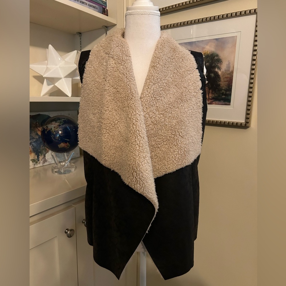 RD Style vest. Size S
